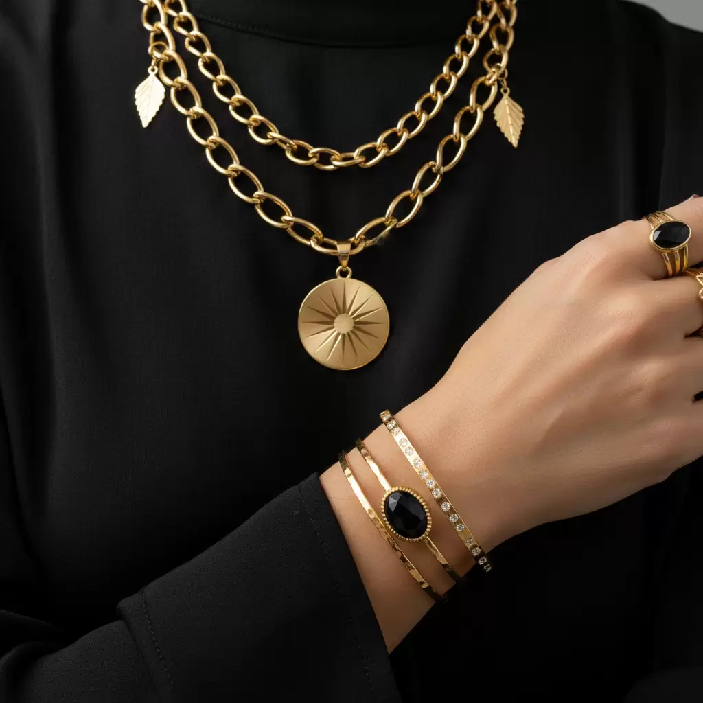 gemini_image_1768320067 Trang sức kim loại vàng tạo điểm nhấn rực rỡ trên nền vải đen
